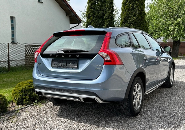 Volvo V60 Cross Country cena 71900 przebieg: 72300, rok produkcji 2018 z Garwolin małe 436